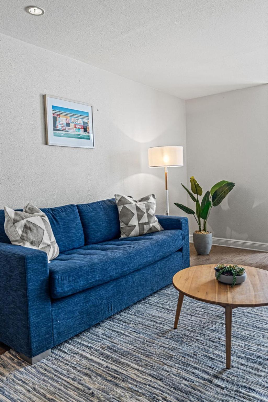 Apartment Littlefield Lofts, Hosted By Placemakr - 6th St Austin