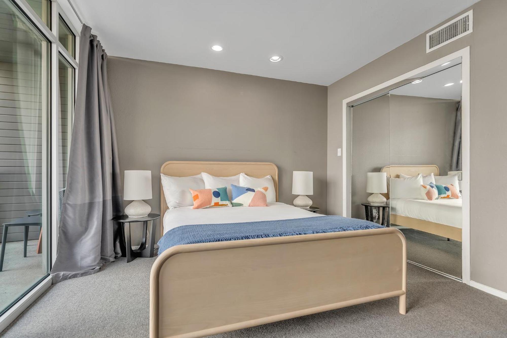 Littlefield Lofts, Hosted By Placemakr - 6th St Apartment