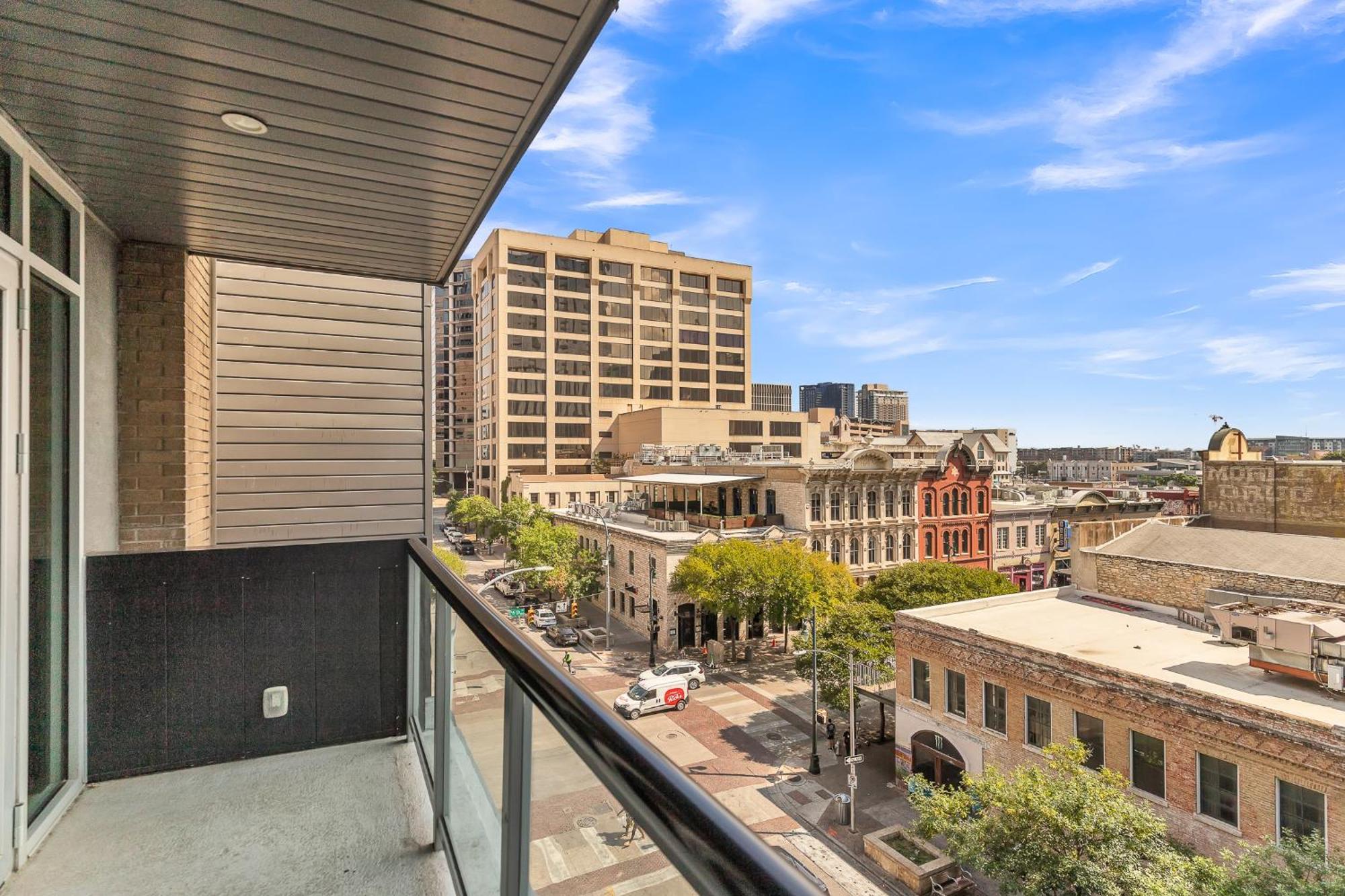 Littlefield Lofts, Hosted By Placemakr - 6th St Apartment *