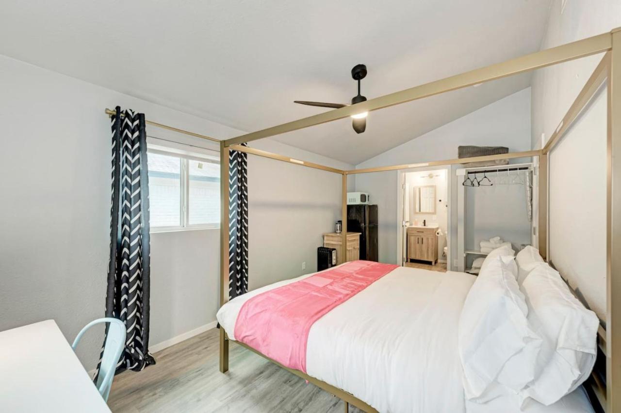 Pink Fun - Minutes To Downtown-aus Holiday home