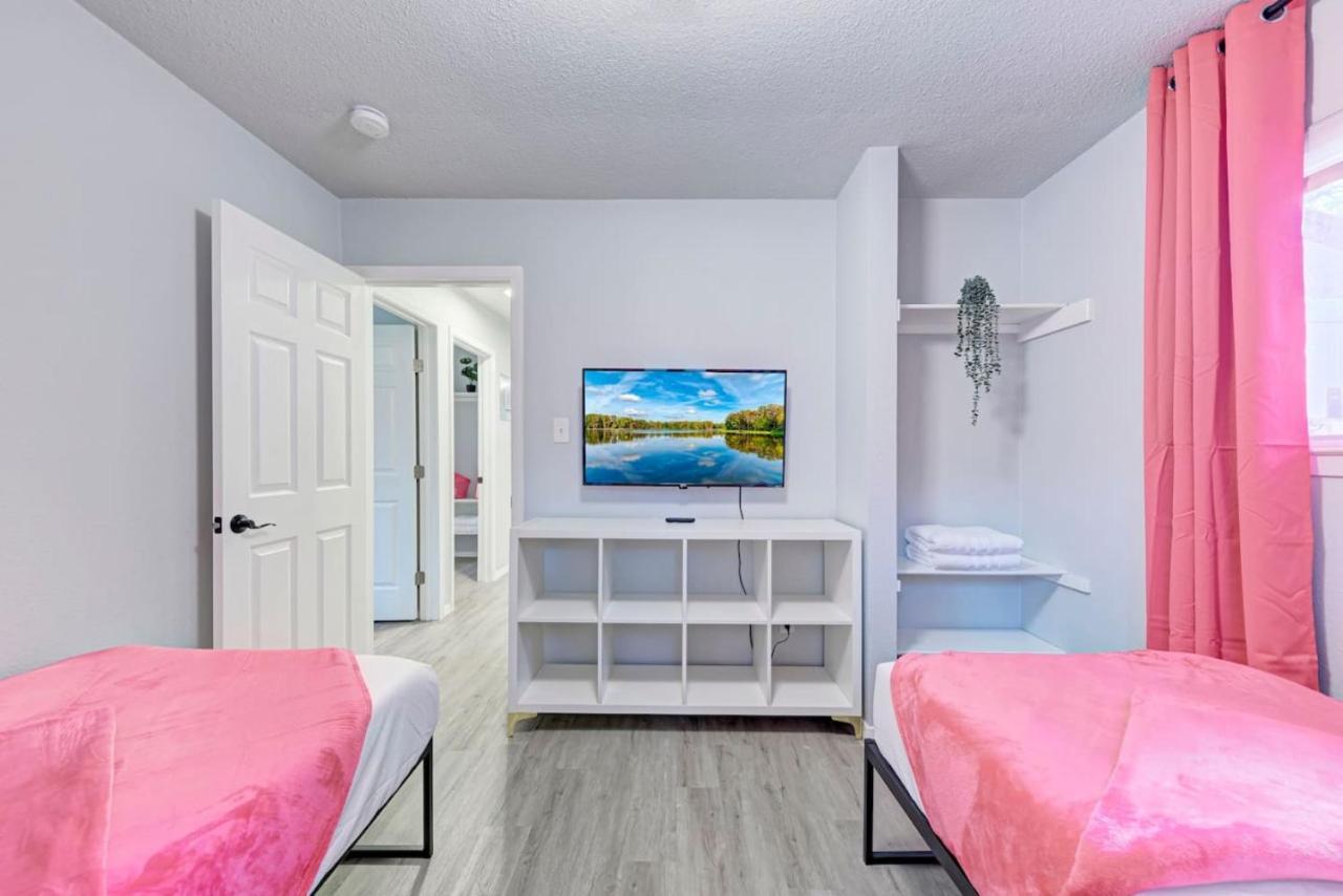 Pink Fun - Minutes To Downtown-aus Holiday home *