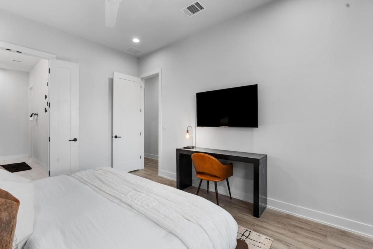 Holiday home Luxury Combined Homes - Downtown Access - Balcony Austin