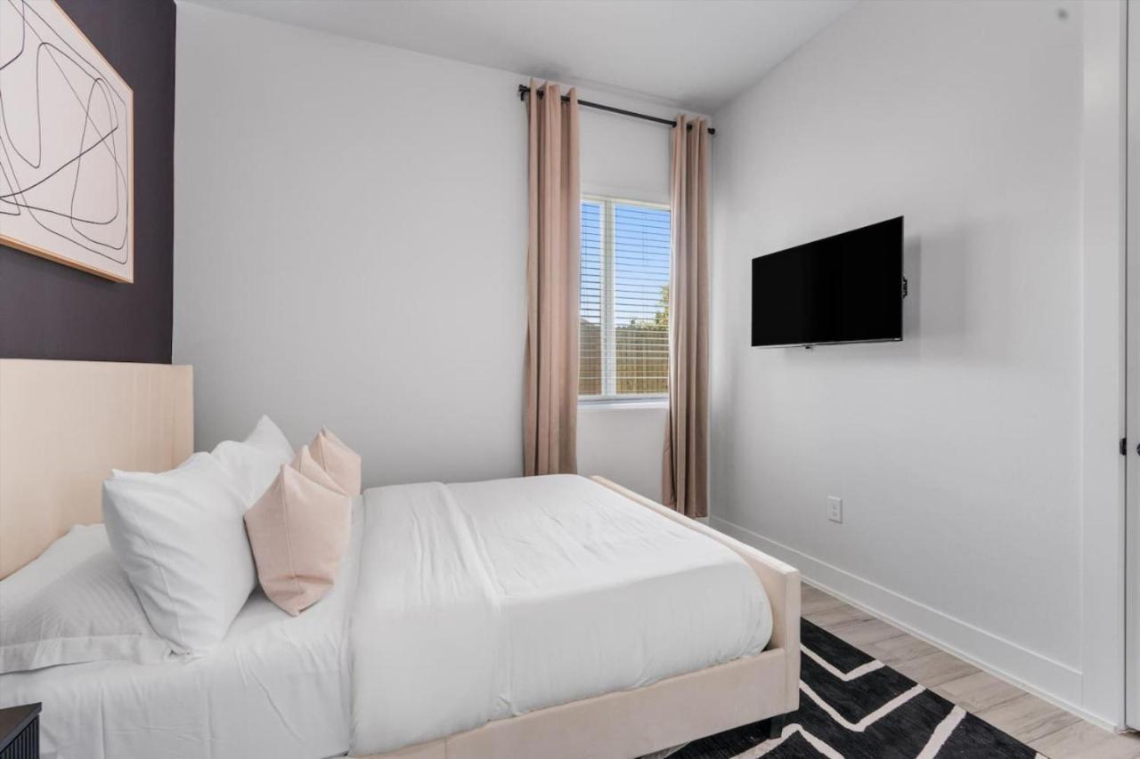 Luxury Combined Homes - Downtown Access - Balcony * Austin