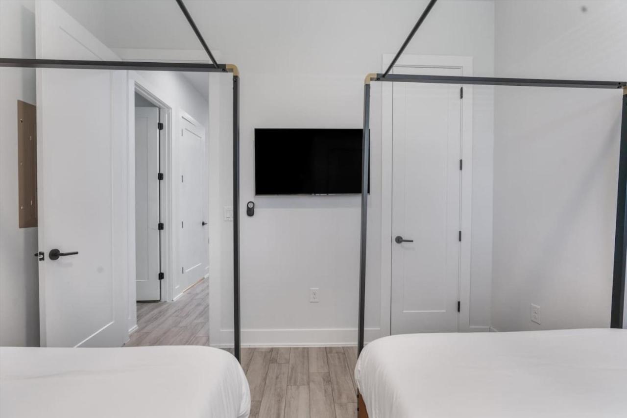 Luxury Combined Homes - Downtown Access - Balcony Holiday home *