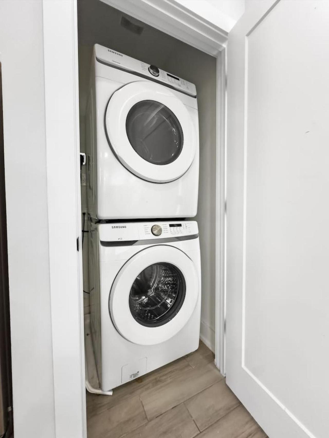 Luxury Combined Homes - Downtown Access - Balcony Holiday home Austin