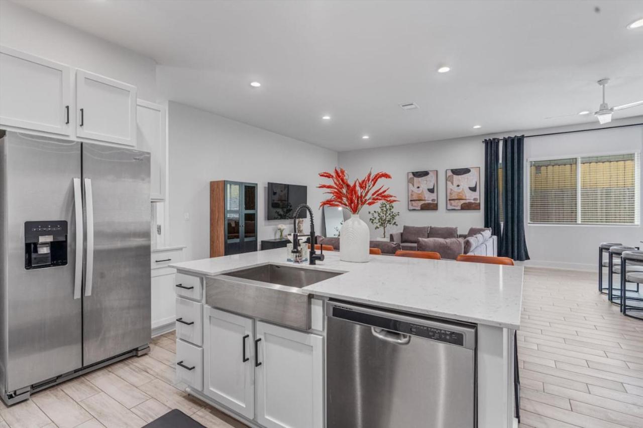 Luxury Combined Homes - Downtown Access - Balcony *