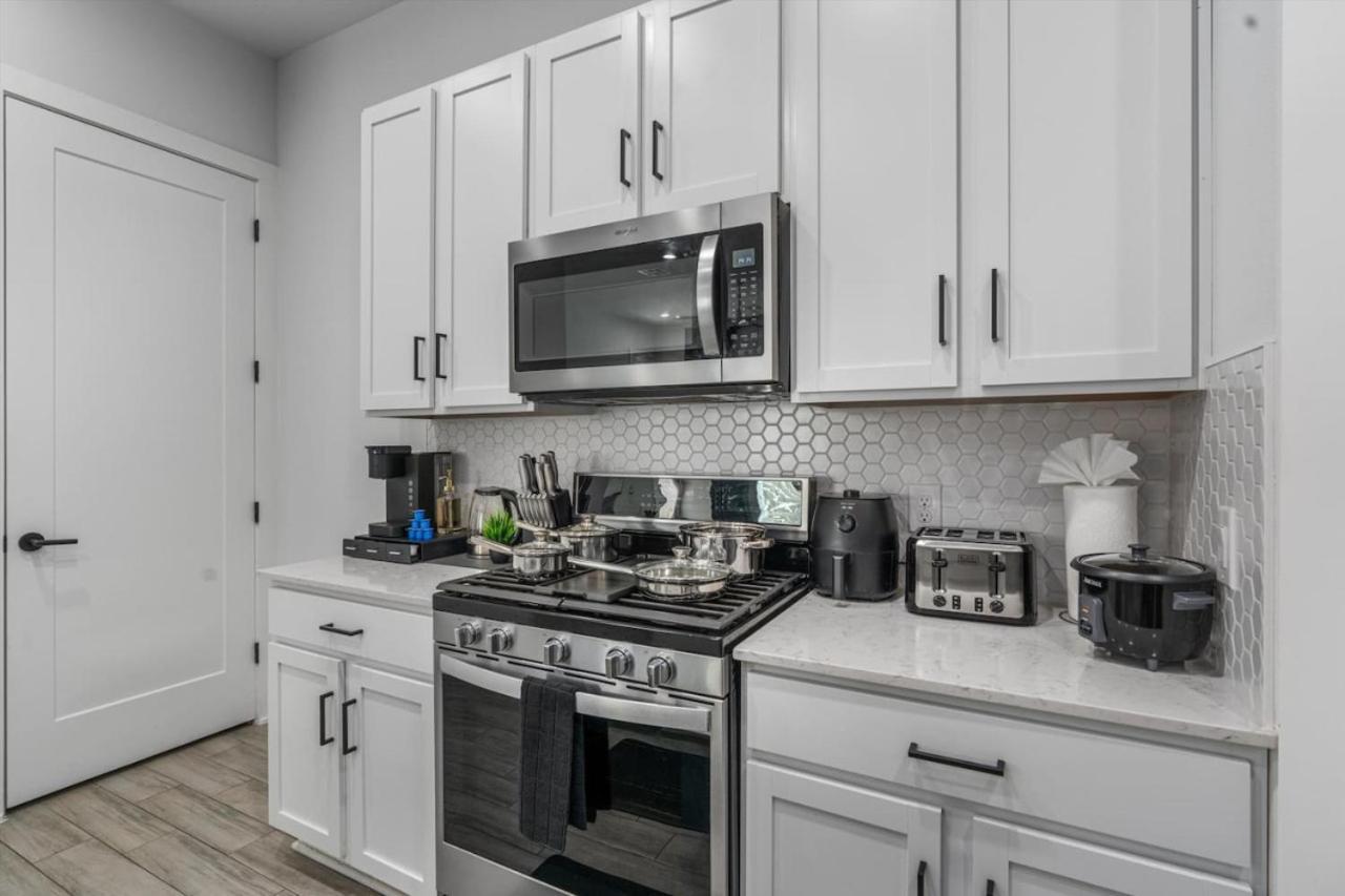 Luxury Combined Homes - Downtown Access - Balcony Holiday home Austin