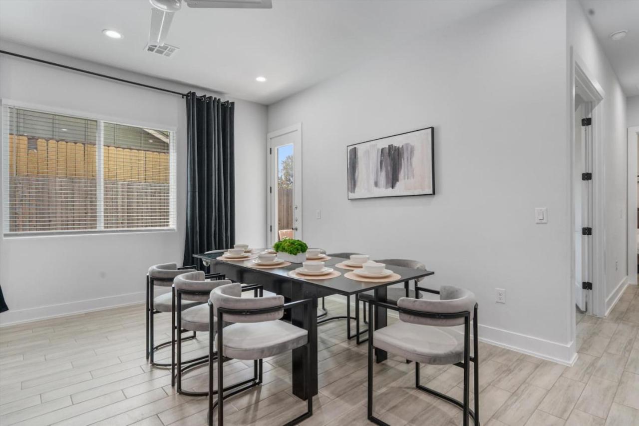 Luxury Combined Homes - Downtown Access - Balcony Holiday home *