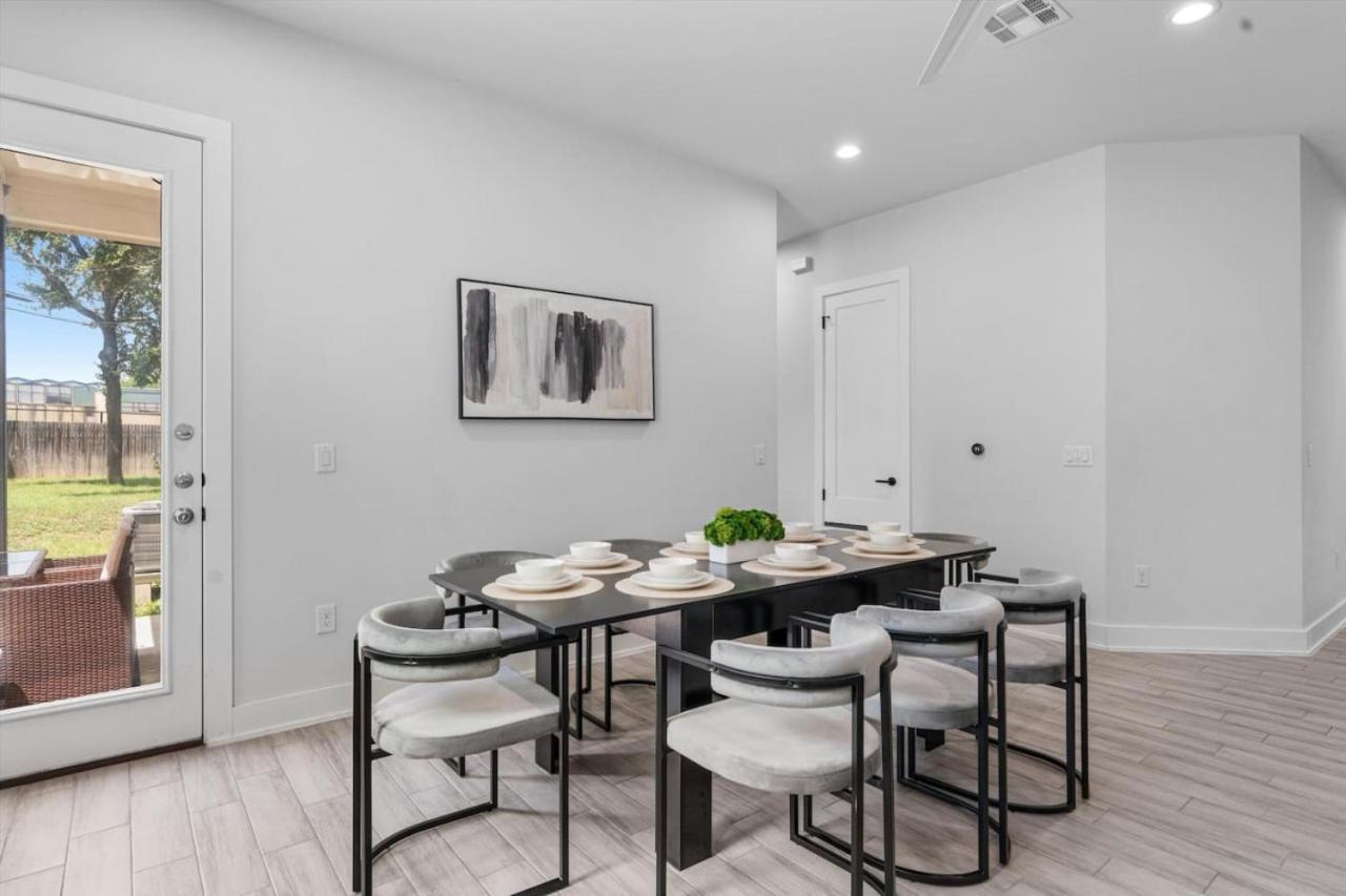 Luxury Combined Homes - Downtown Access - Balcony Austin