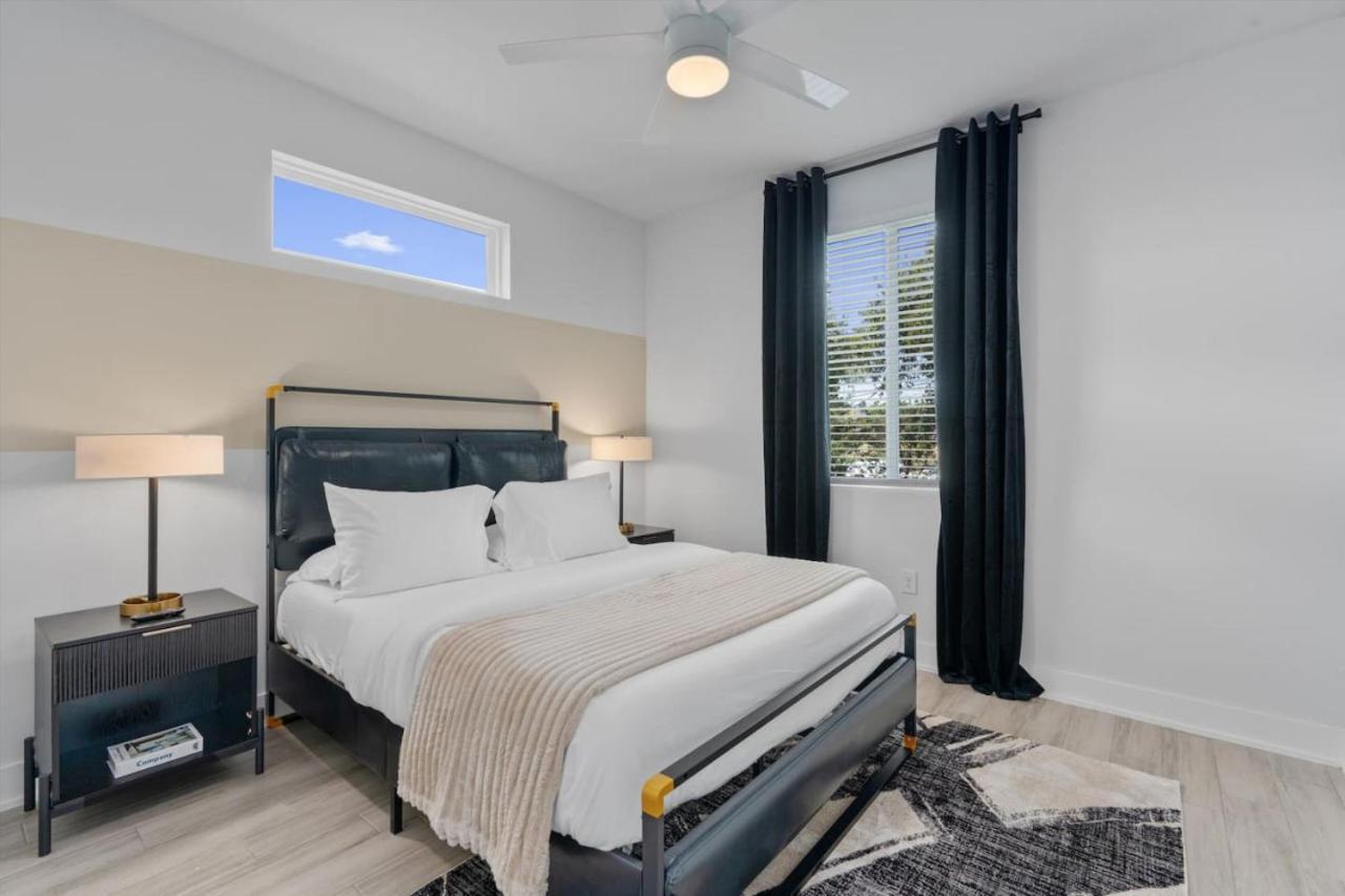 Luxury Combined Homes - Downtown Access - Balcony Holiday home *