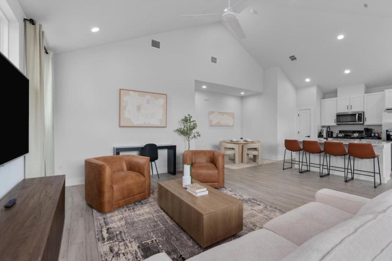 Luxury Combined Homes - Downtown Access - Balcony Holiday home Austin
