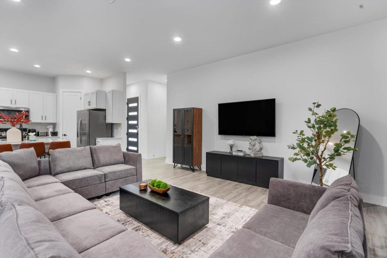 Holiday home Luxury Combined Homes - Downtown Access - Balcony *