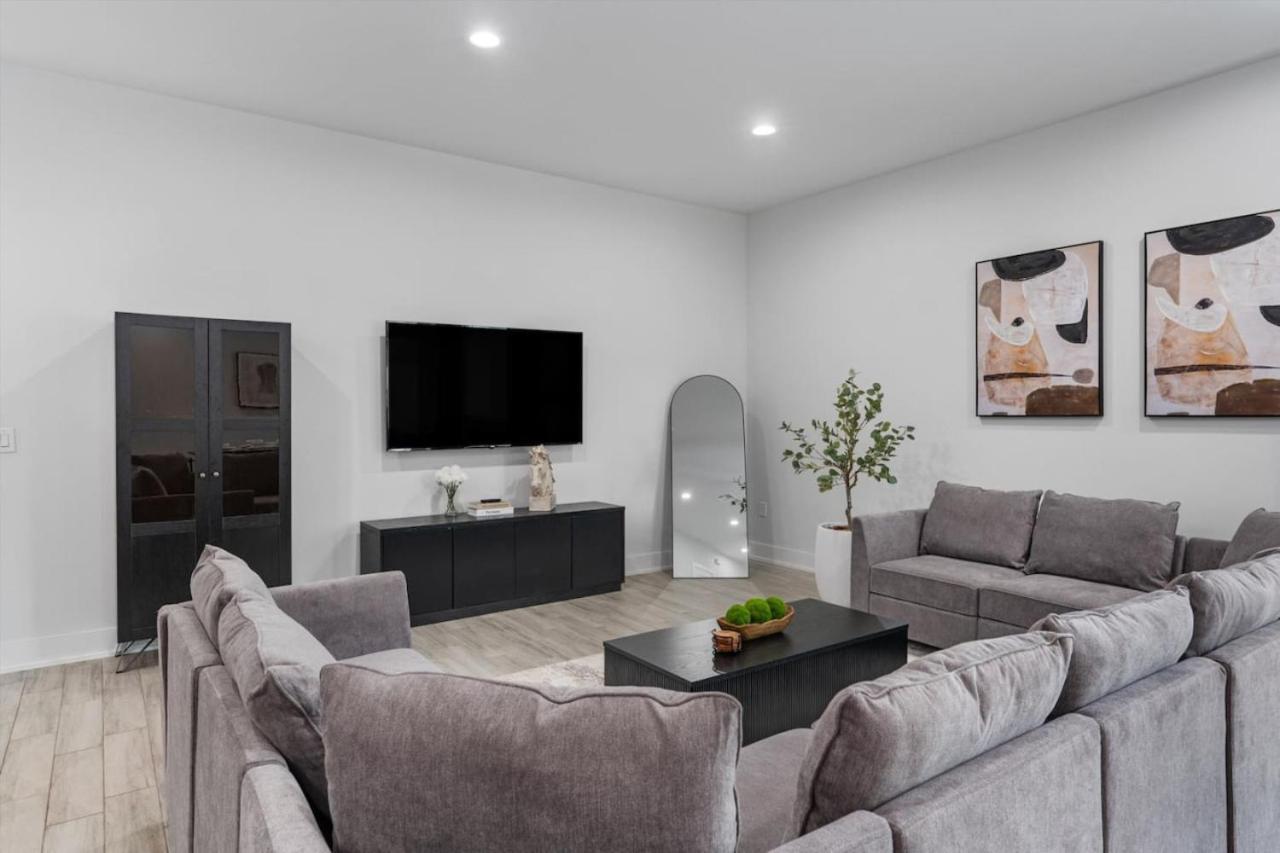 Luxury Combined Homes - Downtown Access - Balcony Austin