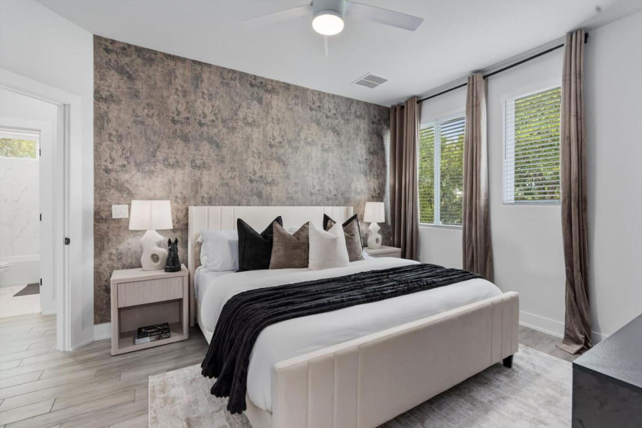 Luxury Combined Homes - Downtown Access - Balcony * Austin