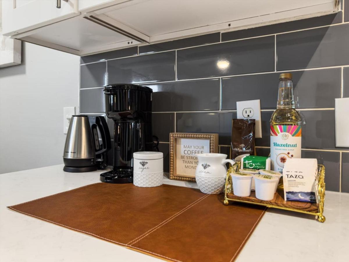 Apartment Mins 2 Dwntown - Private - Nestled Pad *