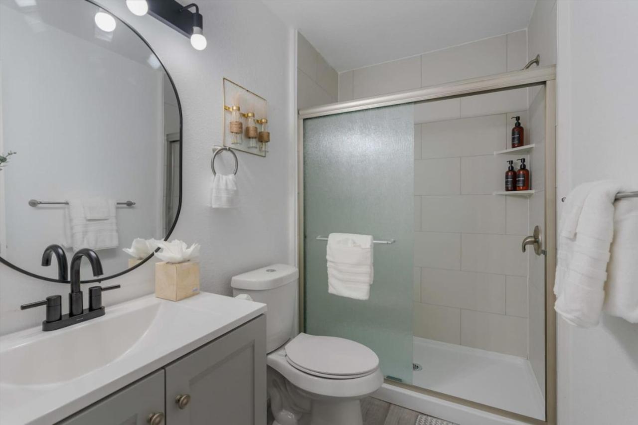 Luxury L Easy To Downtown L Balcony L Fireplace Austin