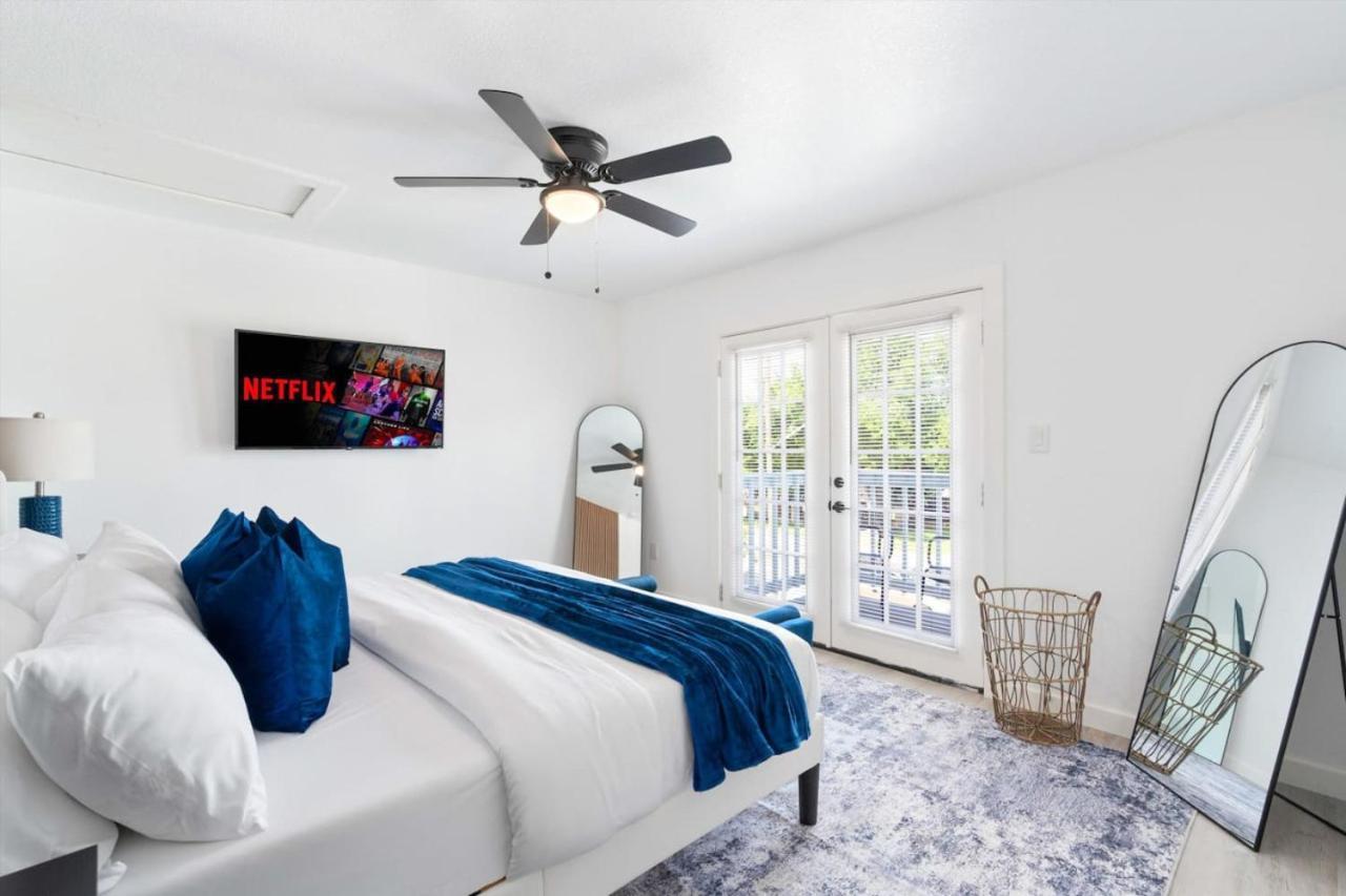 Luxury L Easy To Downtown L Balcony L Fireplace Holiday home
