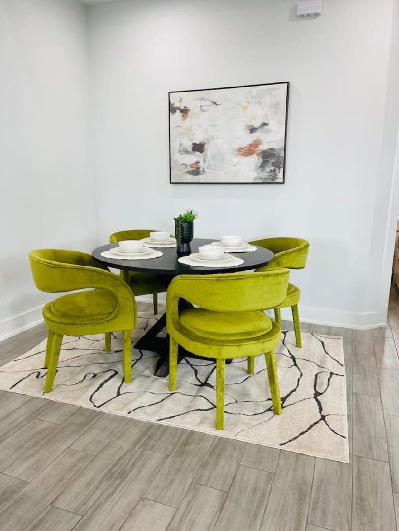 Luxurious Hidden Gem - Downtown Access - Balcony Holiday home Austin