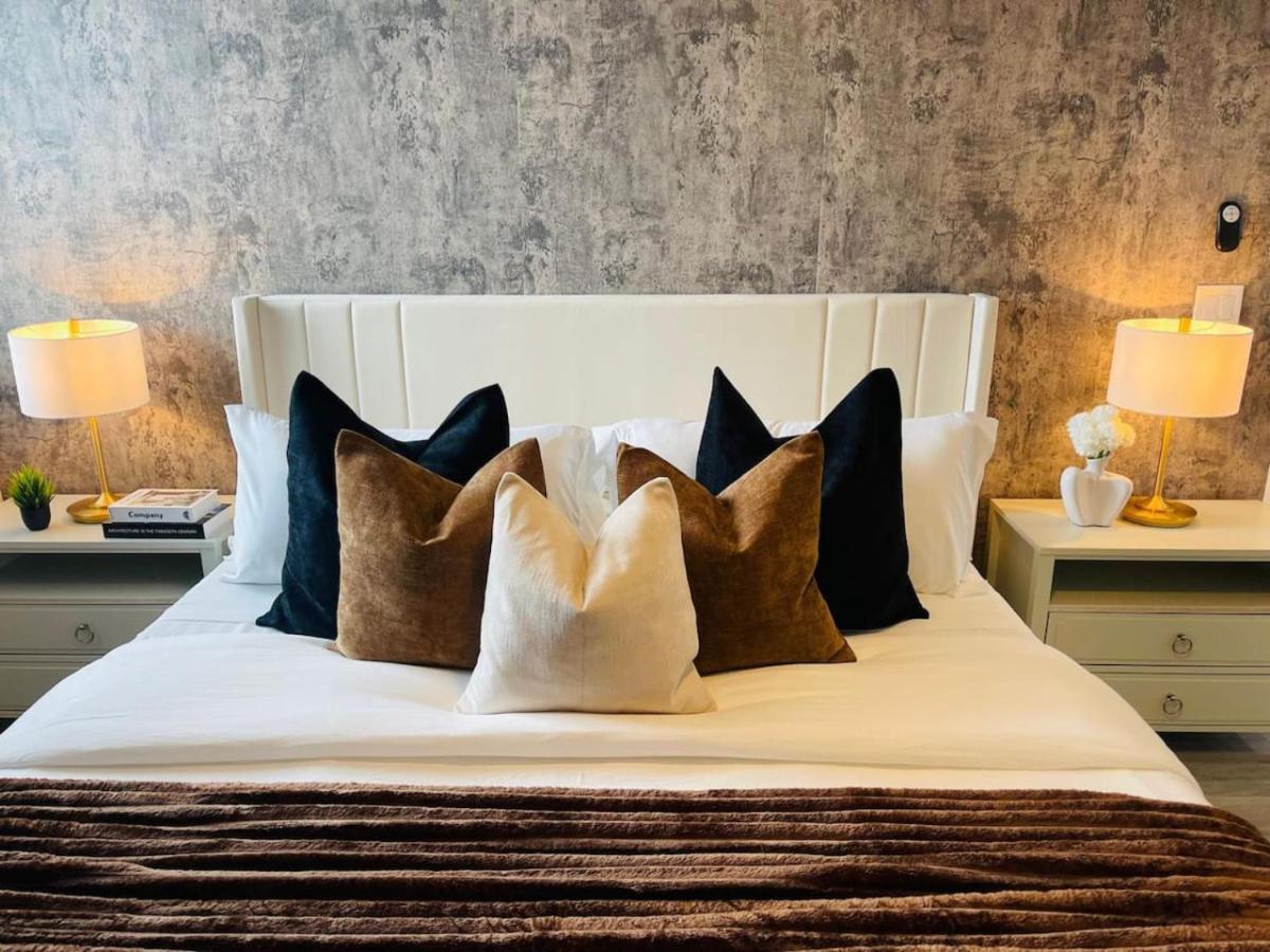Luxurious Hidden Gem - Downtown Access - Balcony * Austin