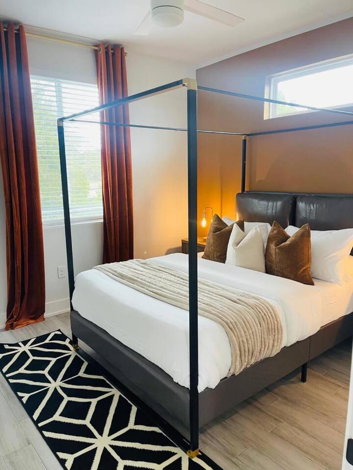 Luxurious Hidden Gem - Downtown Access - Balcony
