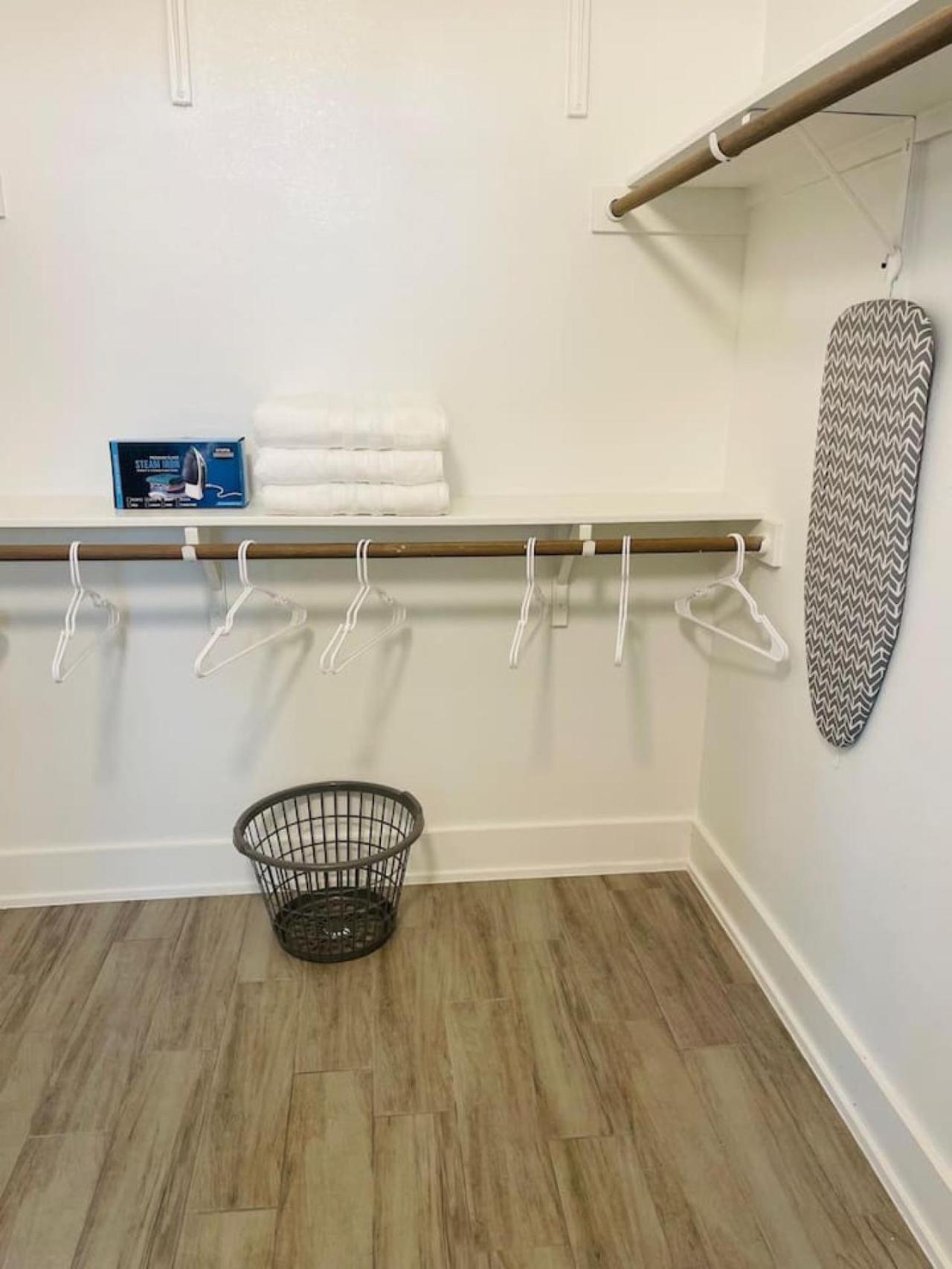 Luxurious Hidden Gem - Downtown Access - Balcony Holiday home Austin