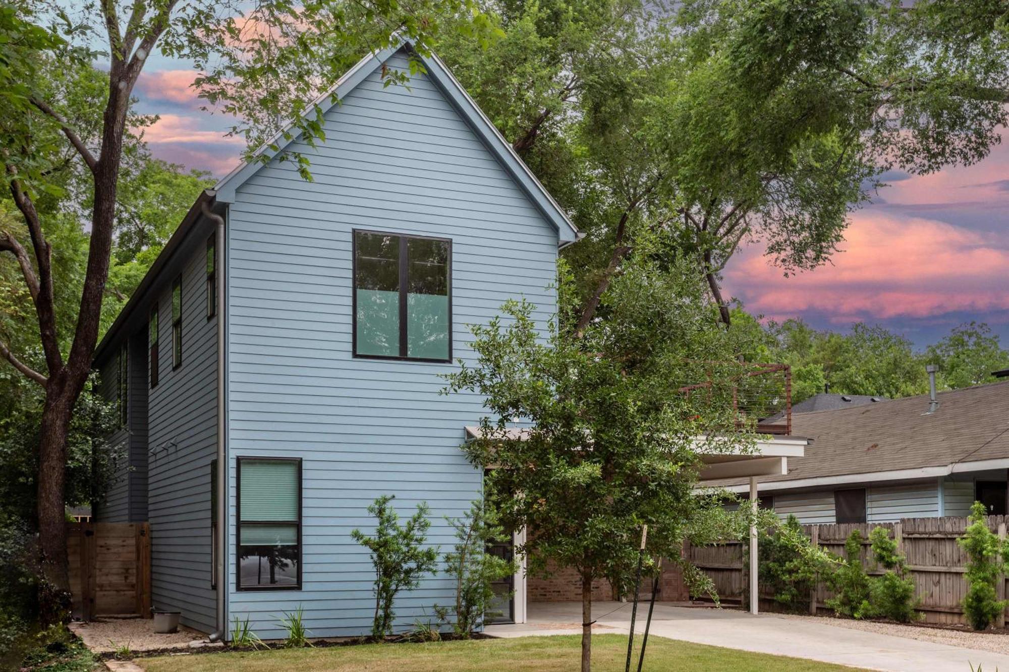 Pristine Pool Palace 6br - Rainey St - 7min Walk Holiday home Austin