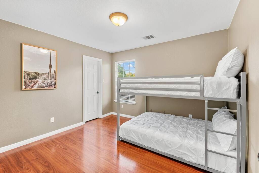 Holiday home Beautiful Space - Yard - 10 Min From Dt Austin
