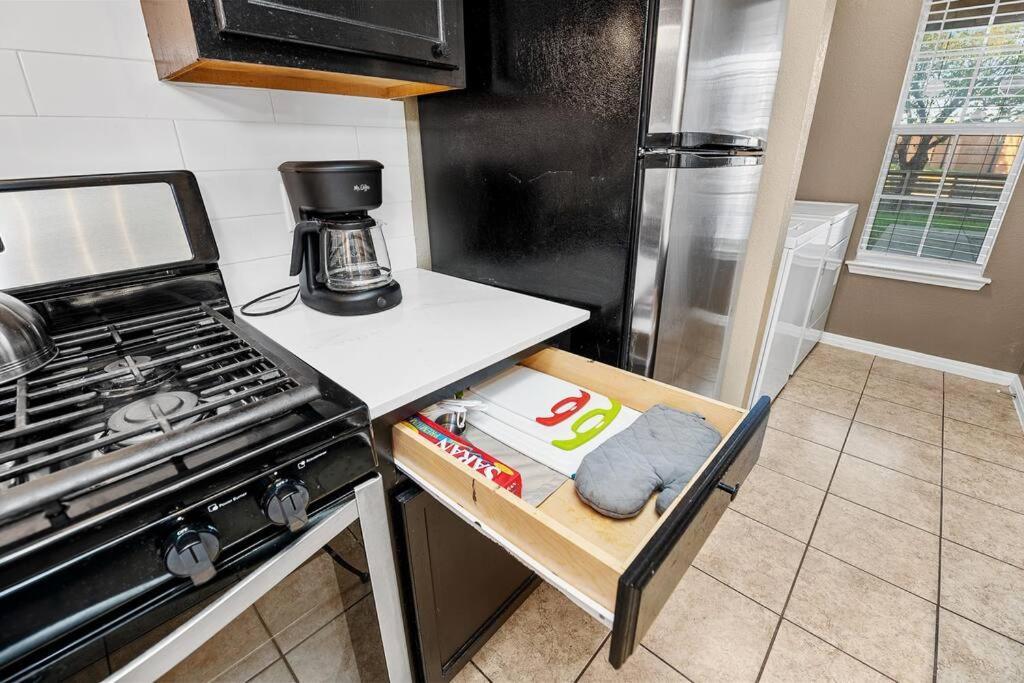 Beautiful Space - Yard - 10 Min From Dt Austin
