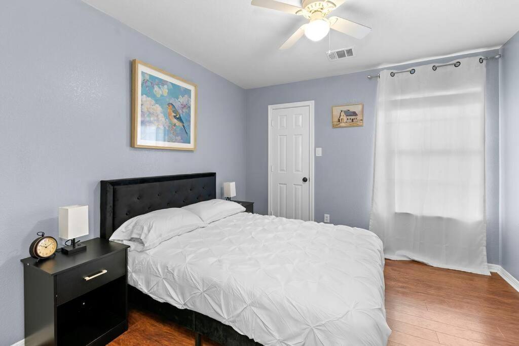 Luxury - 10 Min From Dt - Sleeps 10 Holiday home Austin
