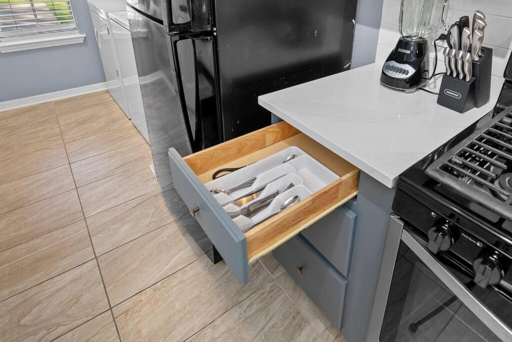 Holiday home Luxury - 10 Min From Dt - Sleeps 10 Austin