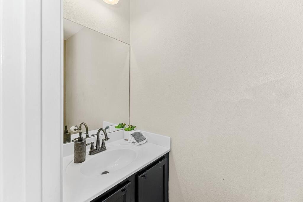 Luxury - 10 Min From Dt - Sleeps 10 Austin