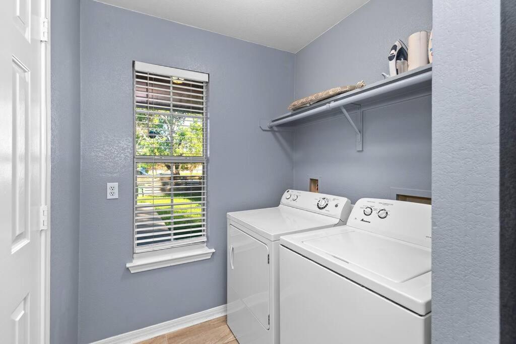 Luxury - 10 Min From Dt - Sleeps 10 Holiday home Austin