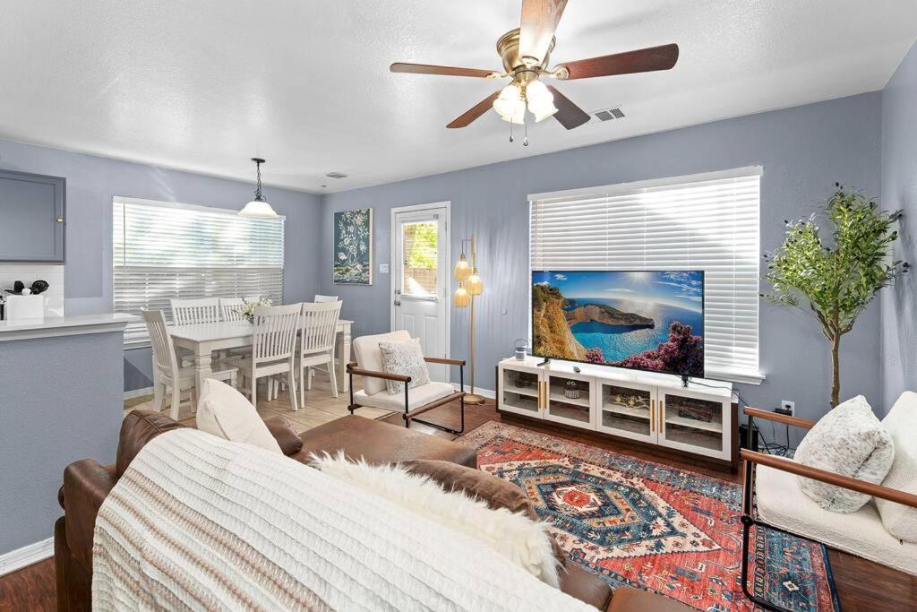 Luxury - 10 Min From Dt - Sleeps 10 Holiday home *
