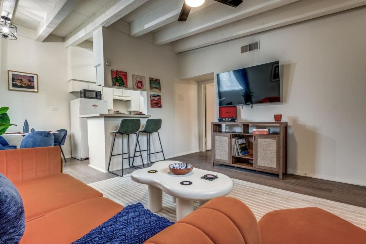 Modern Comfort Pet-friendly Apartment Austin