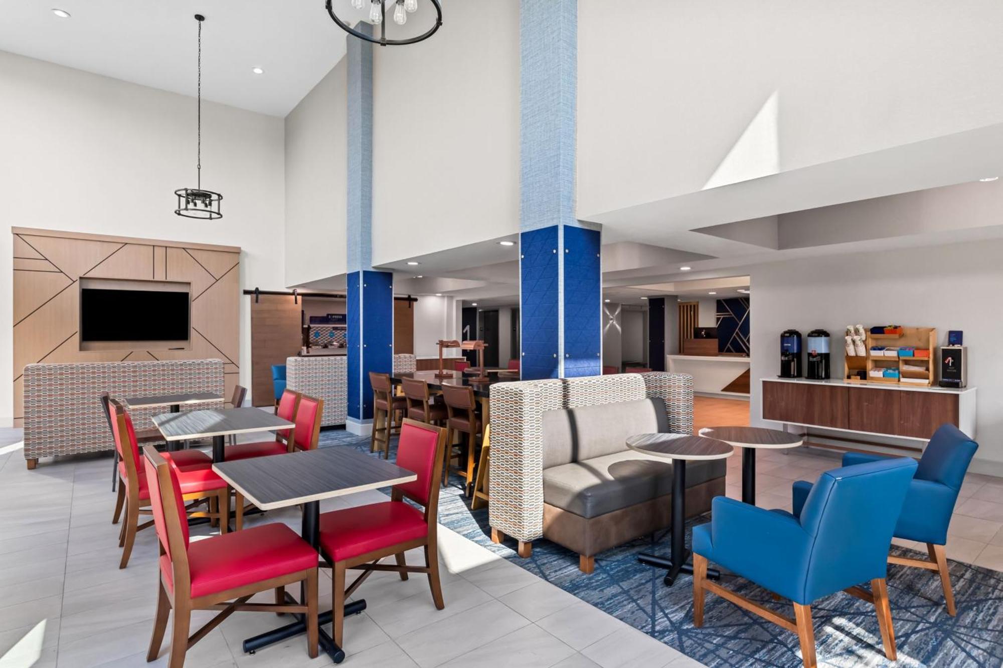 Express & Sw - Sunset Valley, And Ihg Hotel 3*