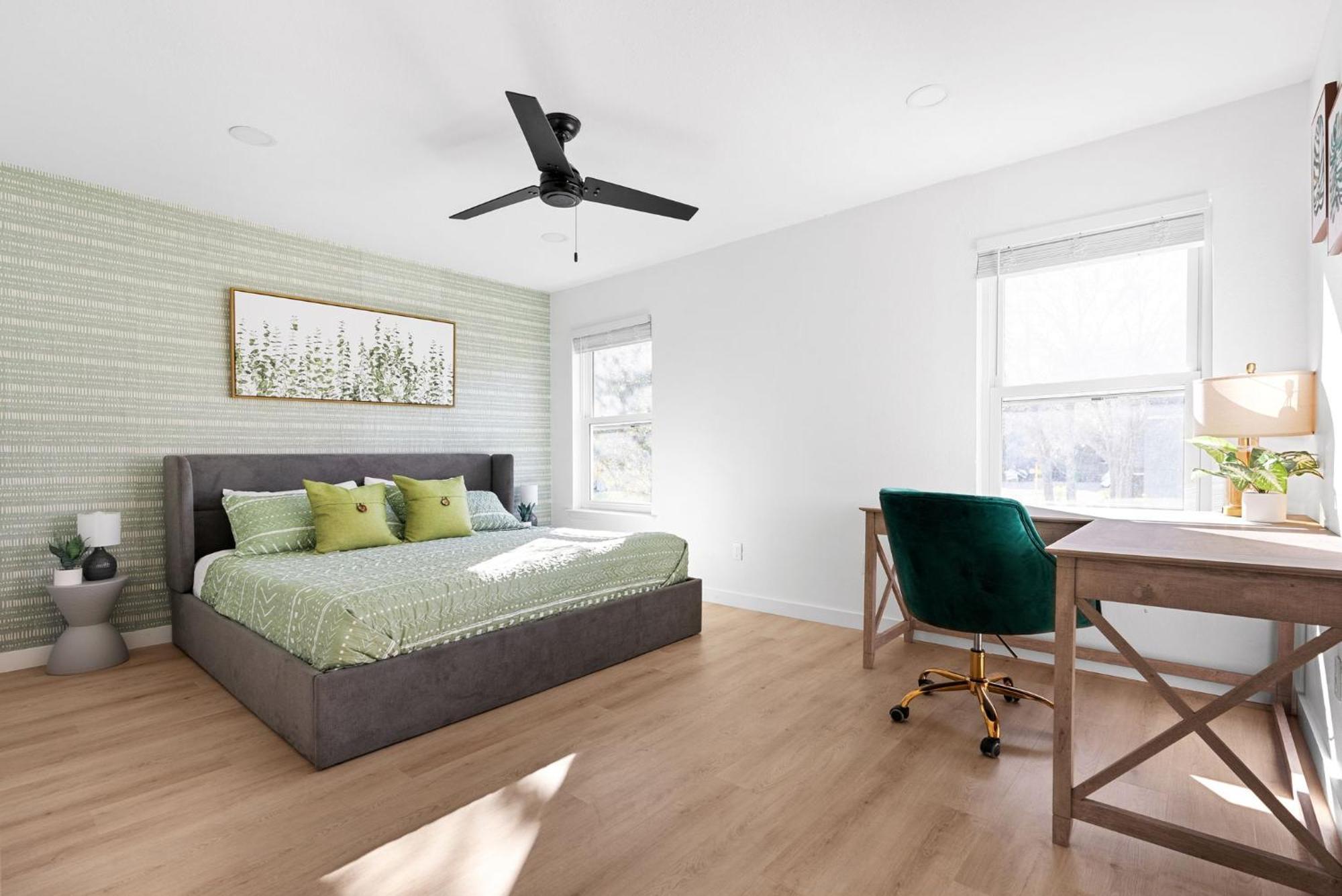 Apartment Mcm By Soco,sola With Patio *