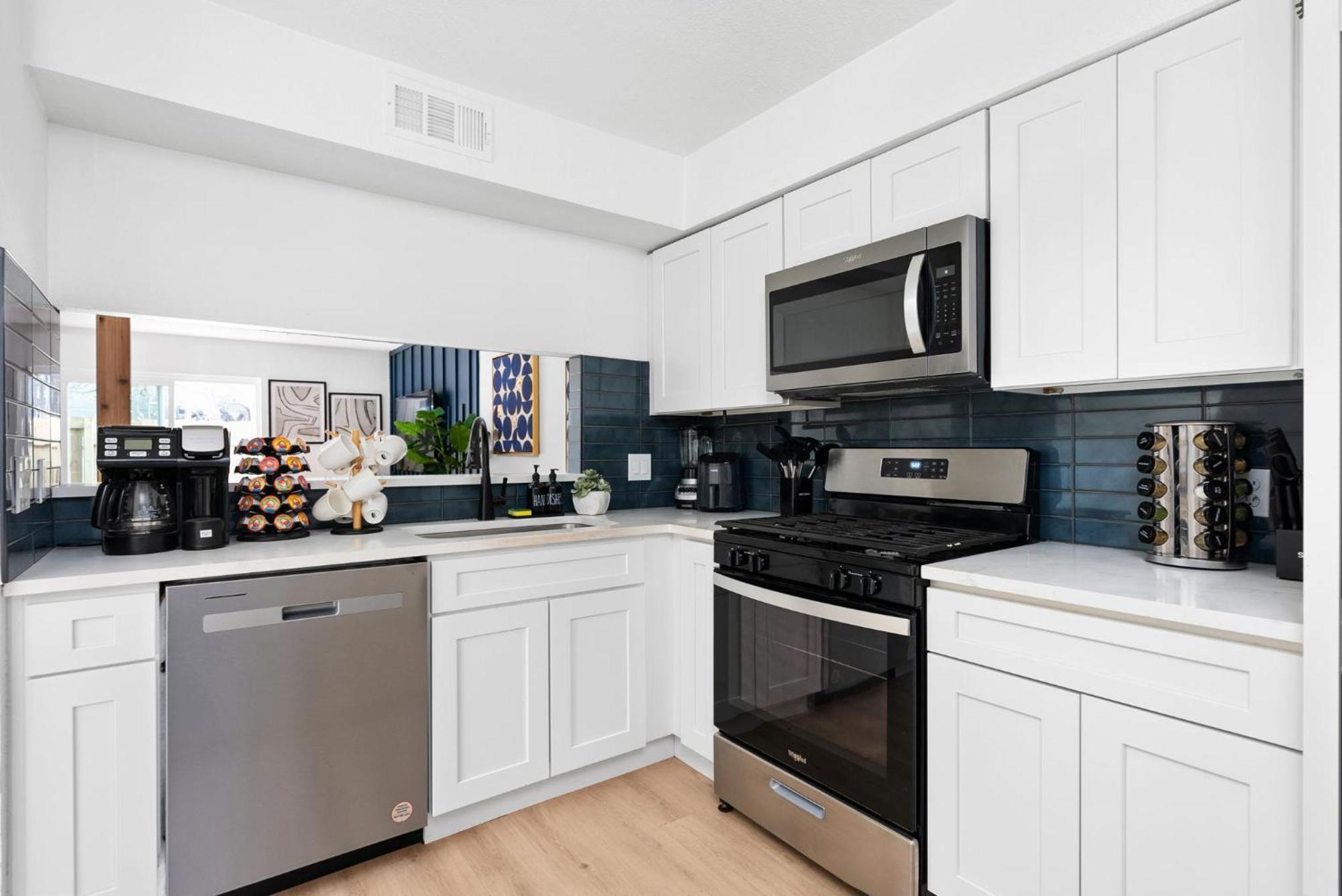 Fast Wifi, Desks - Soco, Dt, Zilker Apartment