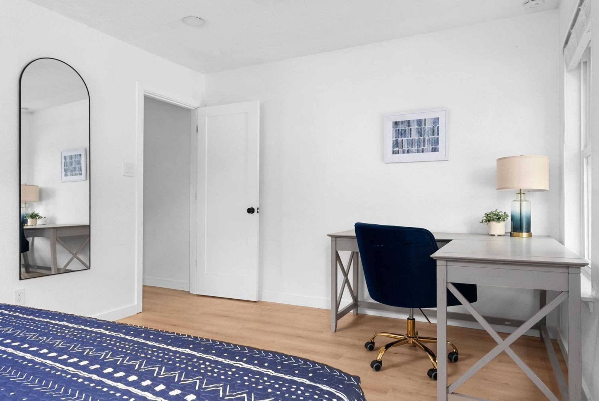 Fast Wifi, Desks - Soco, Dt, Zilker Austin