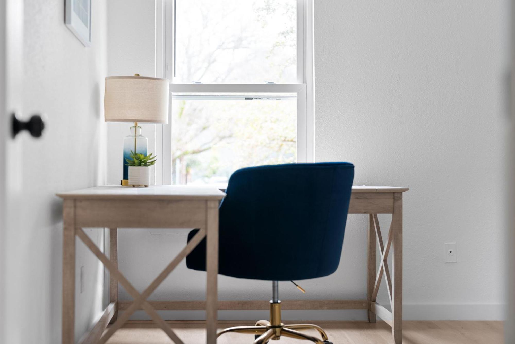 Fast Wifi, Desks - Soco, Dt, Zilker Apartment *