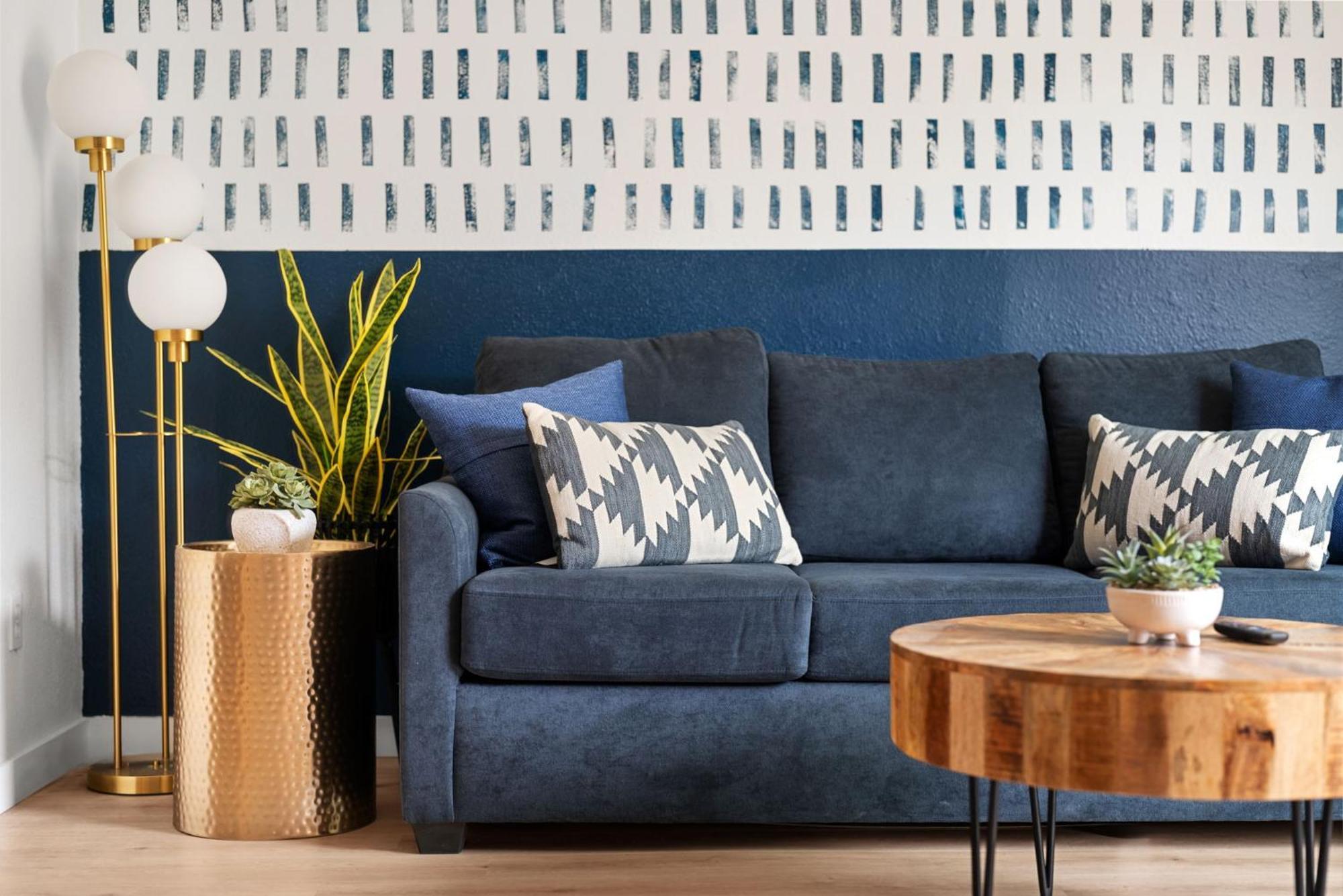 Fast Wifi, Desks - Soco, Dt, Zilker * Austin