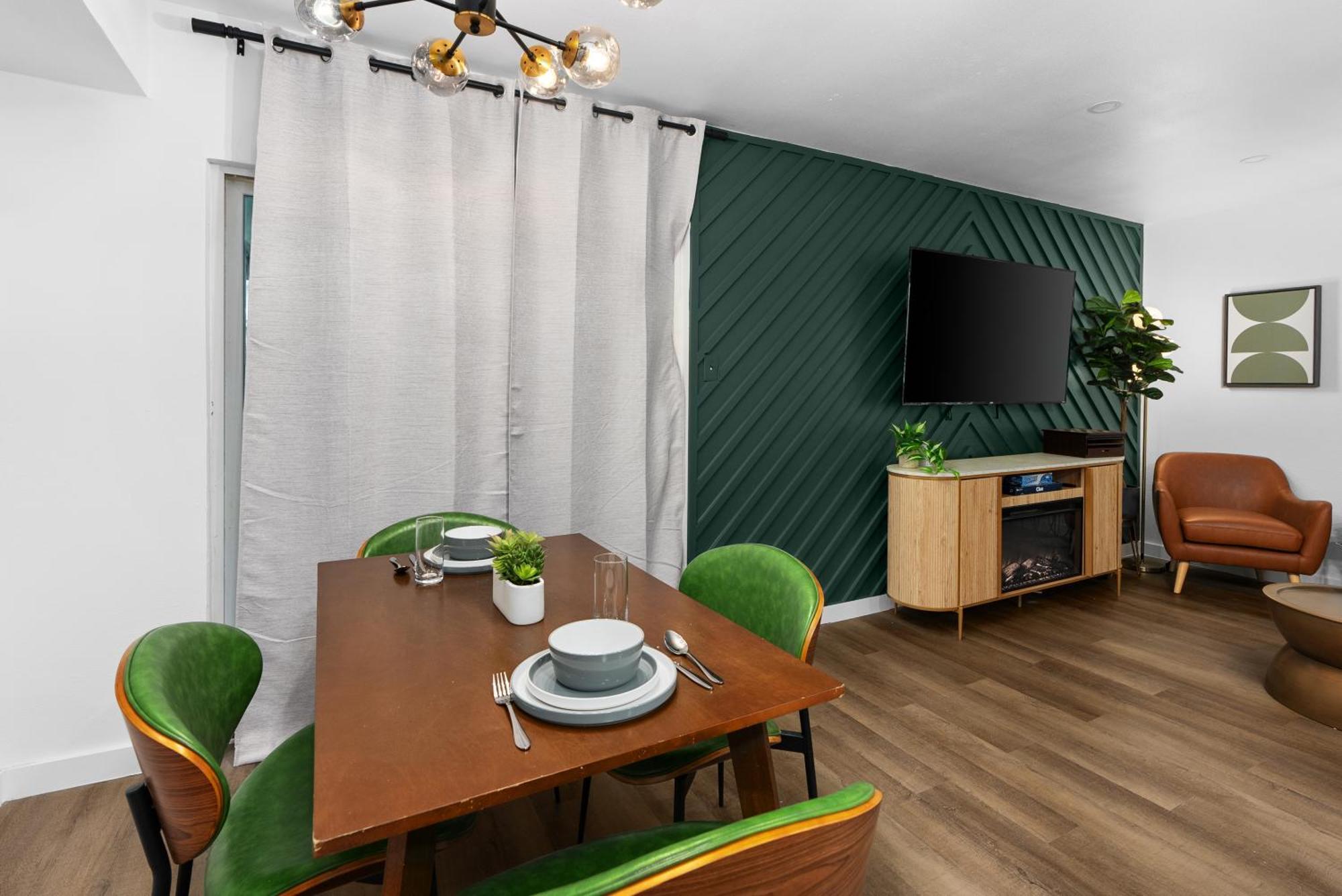 Apartment Downtown - Workspace, Near Soco 2br Austin