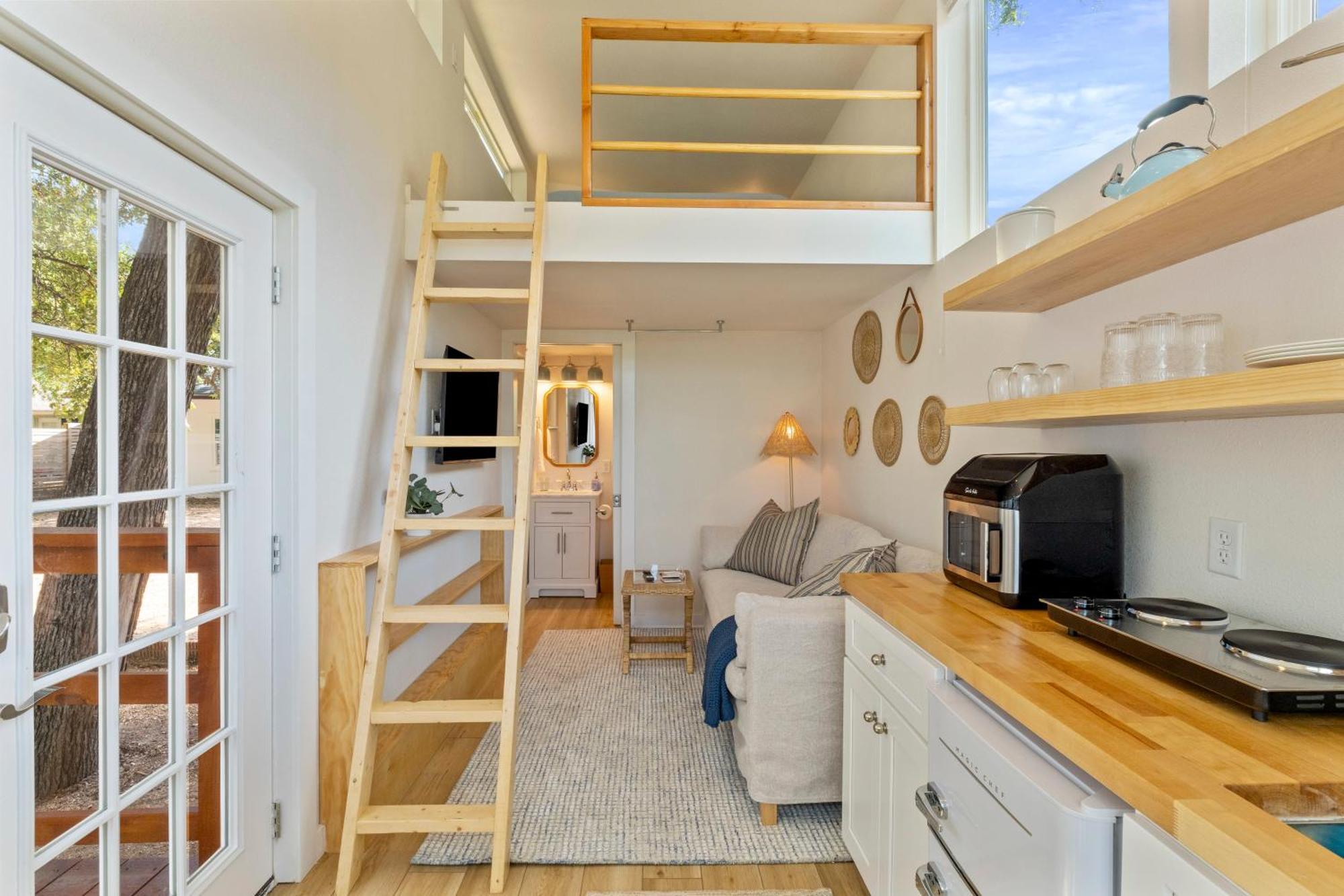 Extended Haven Notch Deck With Greenbelt Views *