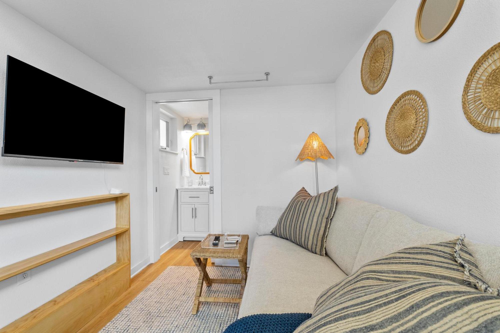 Apartment Extended Haven Notch Deck With Greenbelt Views *