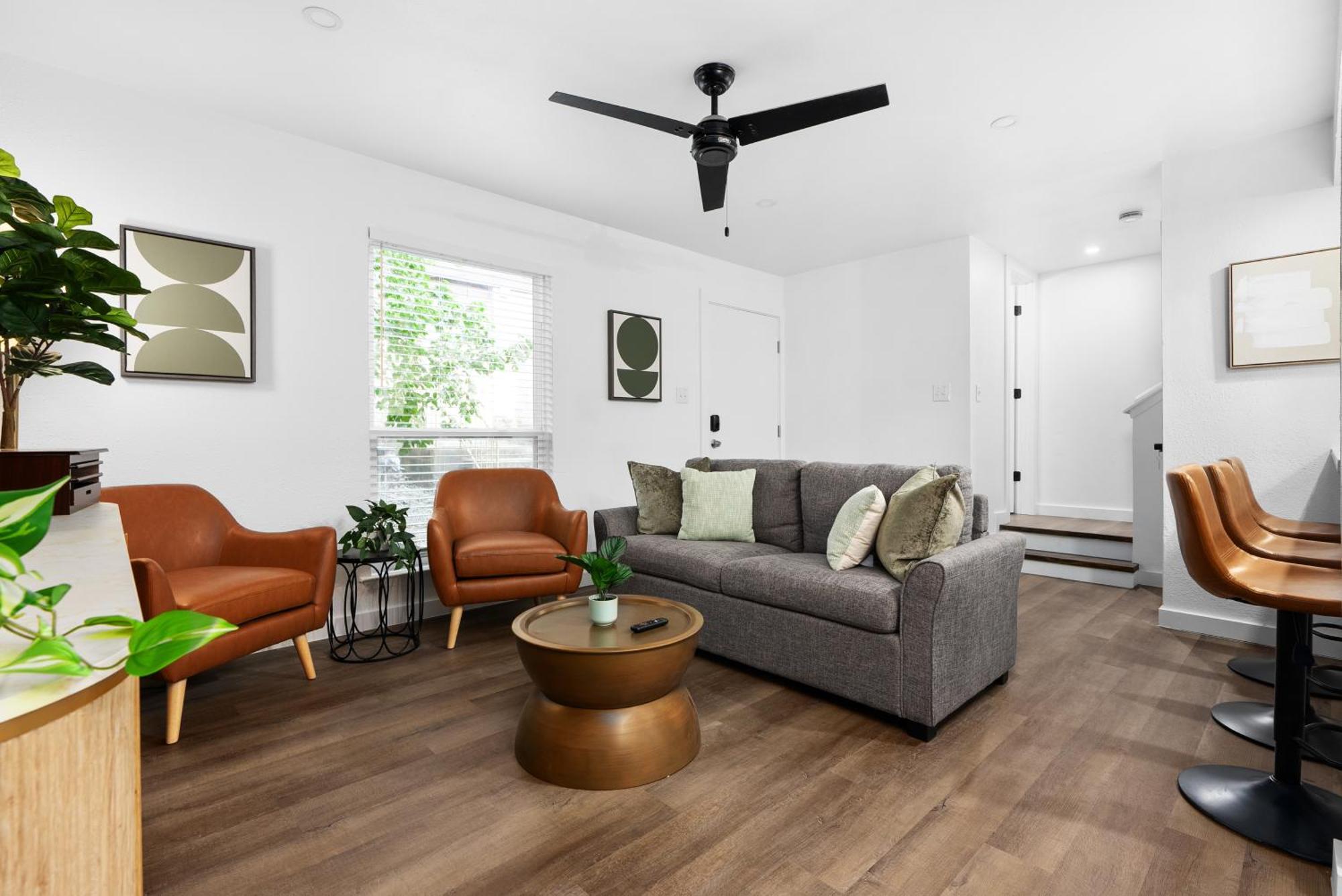 Downtown - Workspace, Near Soco 2br Apartment *