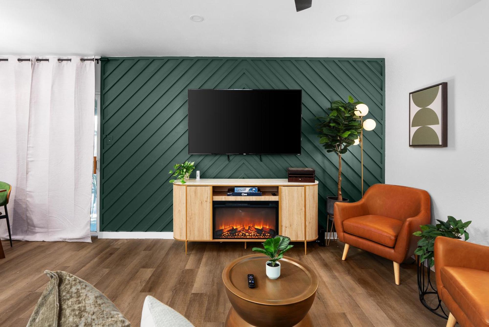 Downtown - Workspace, Near Soco 2br Austin