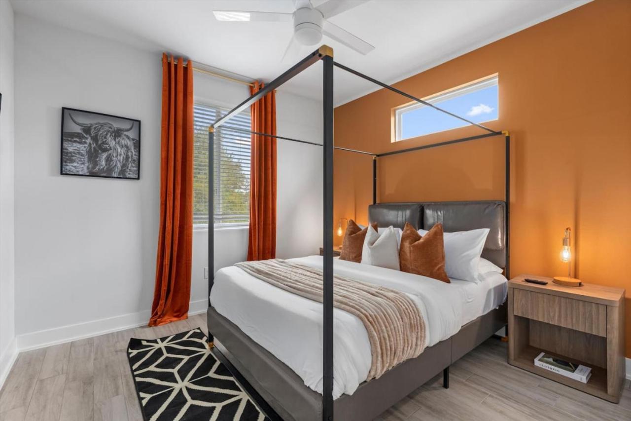Holiday home Mega Sized Luxury - Up To 24 Ppl - Downtown Access Austin