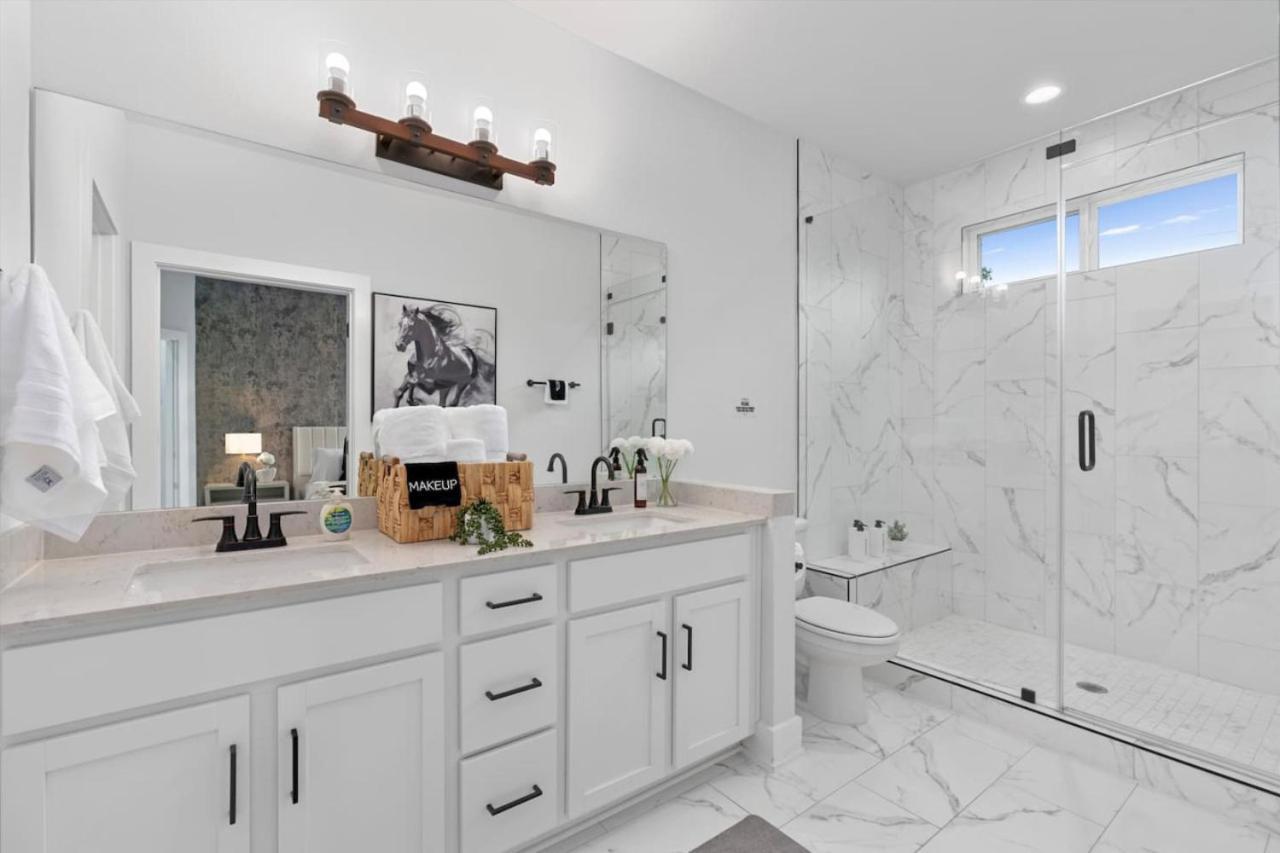Mega Sized Luxury - Up To 24 Ppl - Downtown Access * Austin