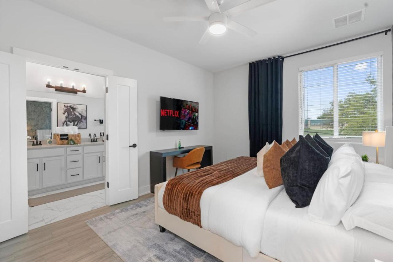 Mega Sized Luxury - Up To 24 Ppl - Downtown Access * Austin