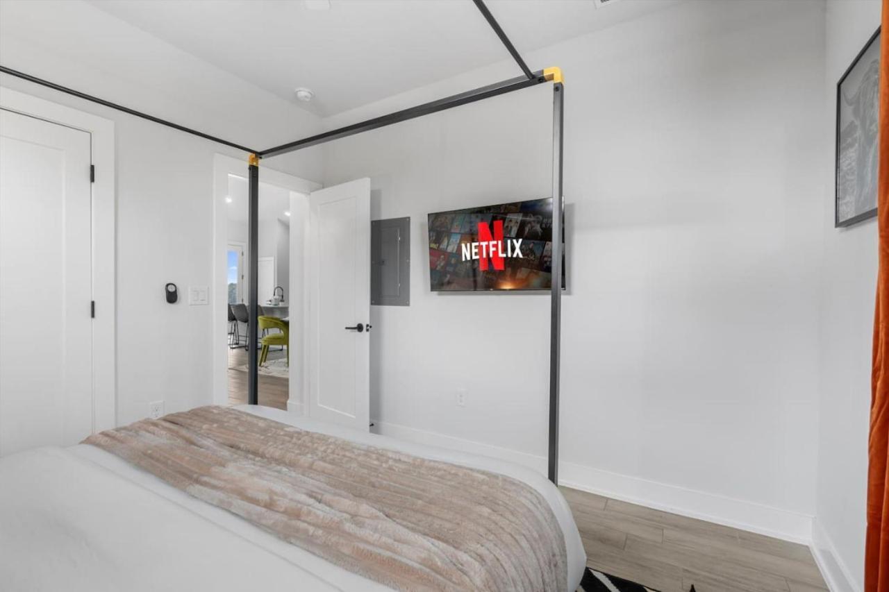 Mega Sized Luxury - Up To 24 Ppl - Downtown Access Holiday home *
