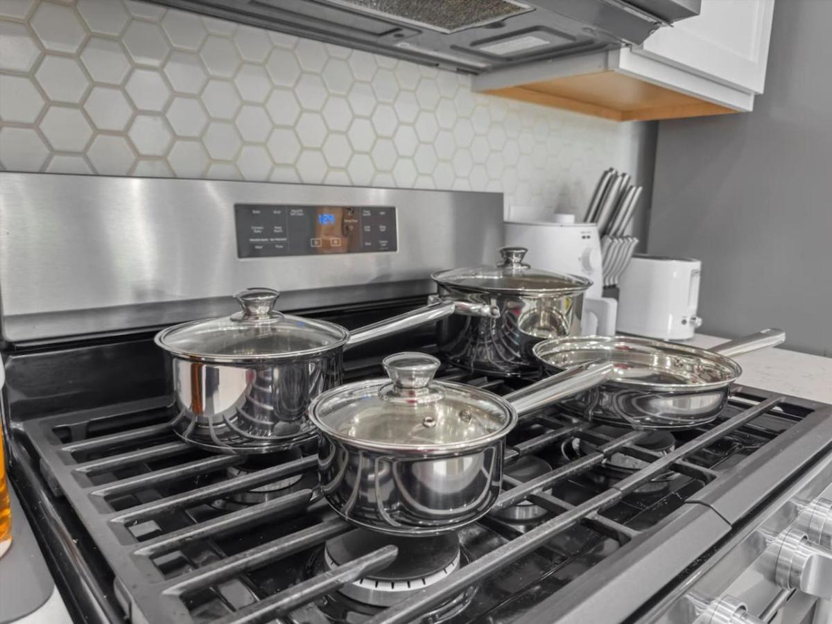 Holiday home Mega Sized Luxury - Up To 24 Ppl - Downtown Access *